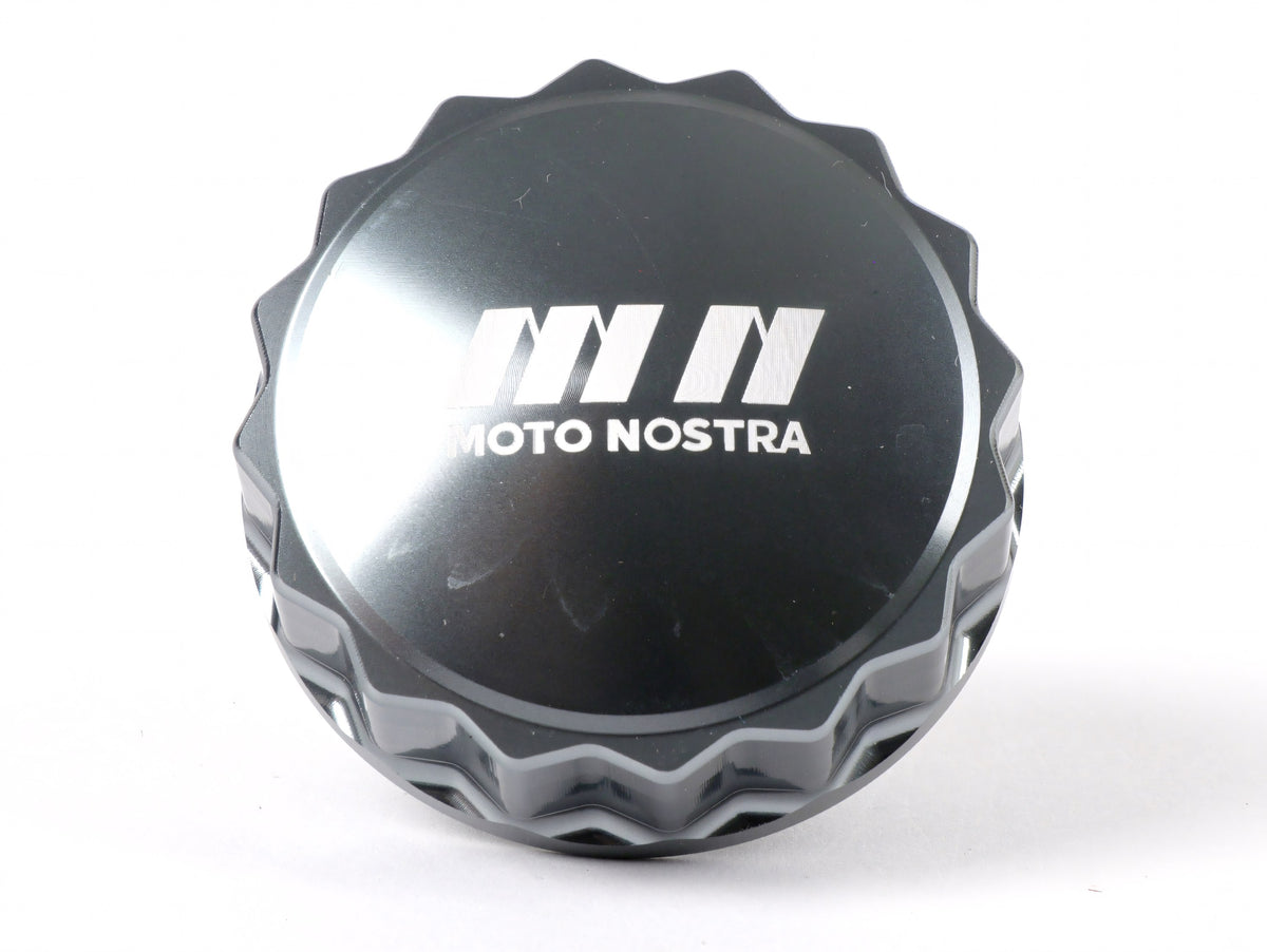 Tankdeckel Moto Nostra CNC für Vespa GTS 125-300, GTS HPE 300, GTS Super 125-300, GTS Super Sport 125-300, GTV 300, GTV HPE 300, LX 125-150, Primavera 50-150, S 125, Sprint 50-150, SXL 125-150, VX 150, VXL 125-150, Aprilia SR Motard 50, Pia
