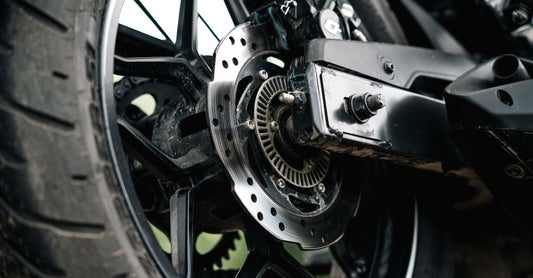 Vespa Primavera und Sprint S 2026 mit neuen Felgen und digitalem LCD-Cockpit