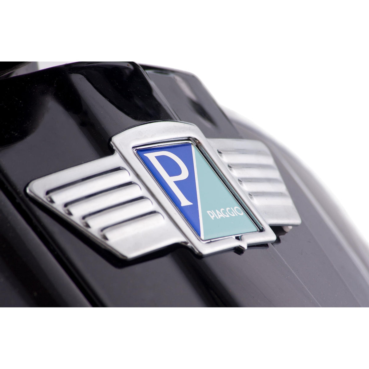 SIP Kaskadenzierflügel für eckiges Piaggio Emblem, chrom