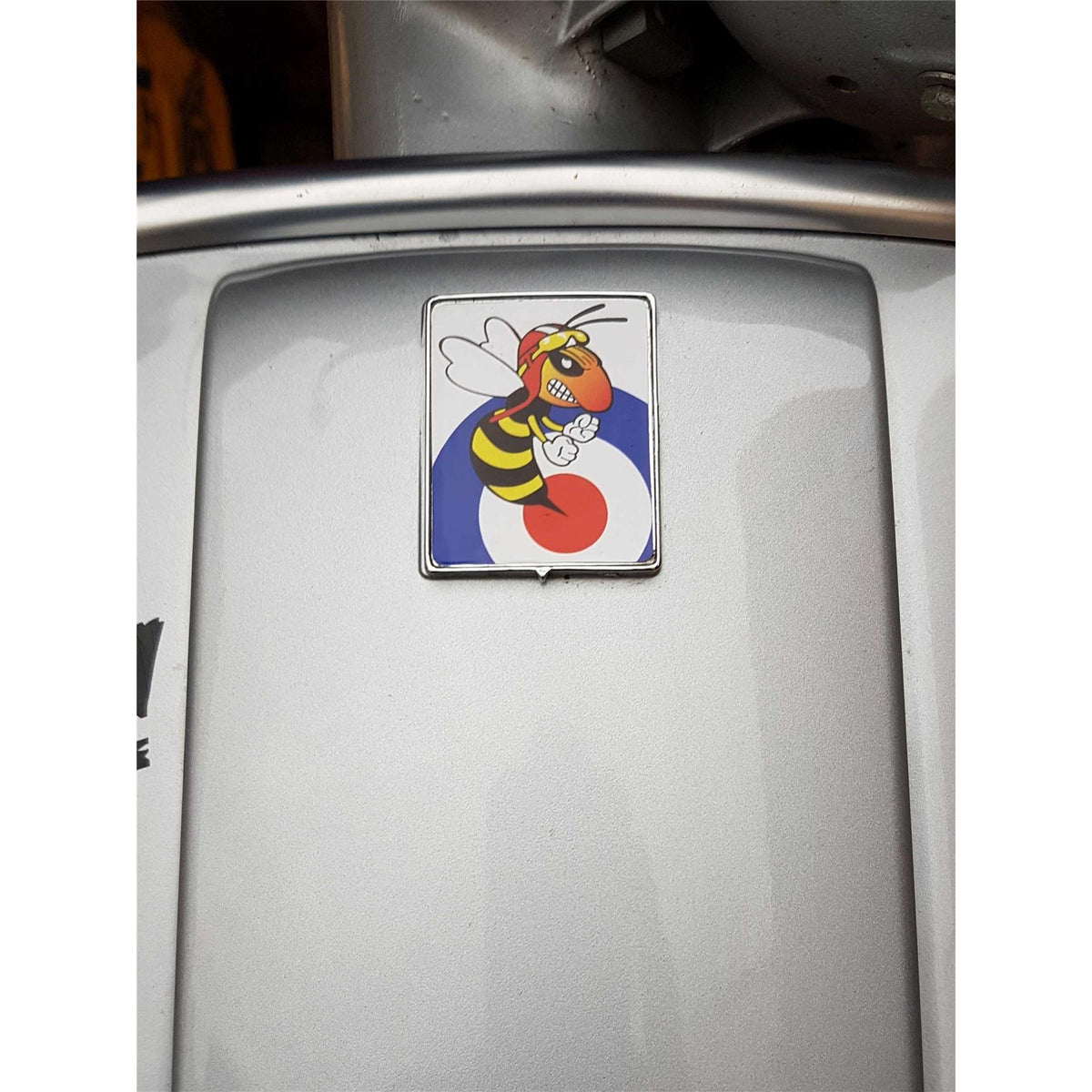 Emblem Target böse Wespe für Vespa Kaskade