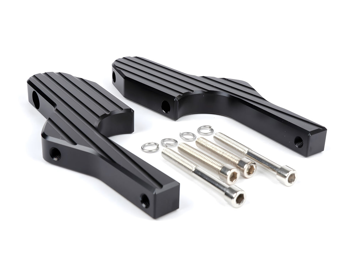 Fußrastenadapter Sozius Moto Nostra, CNC, schwarz glänzend für Vespa GT, GTL, GTS, GTV 125-300 bis 2022